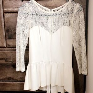 😍 Off white Guess lace peplum top!!